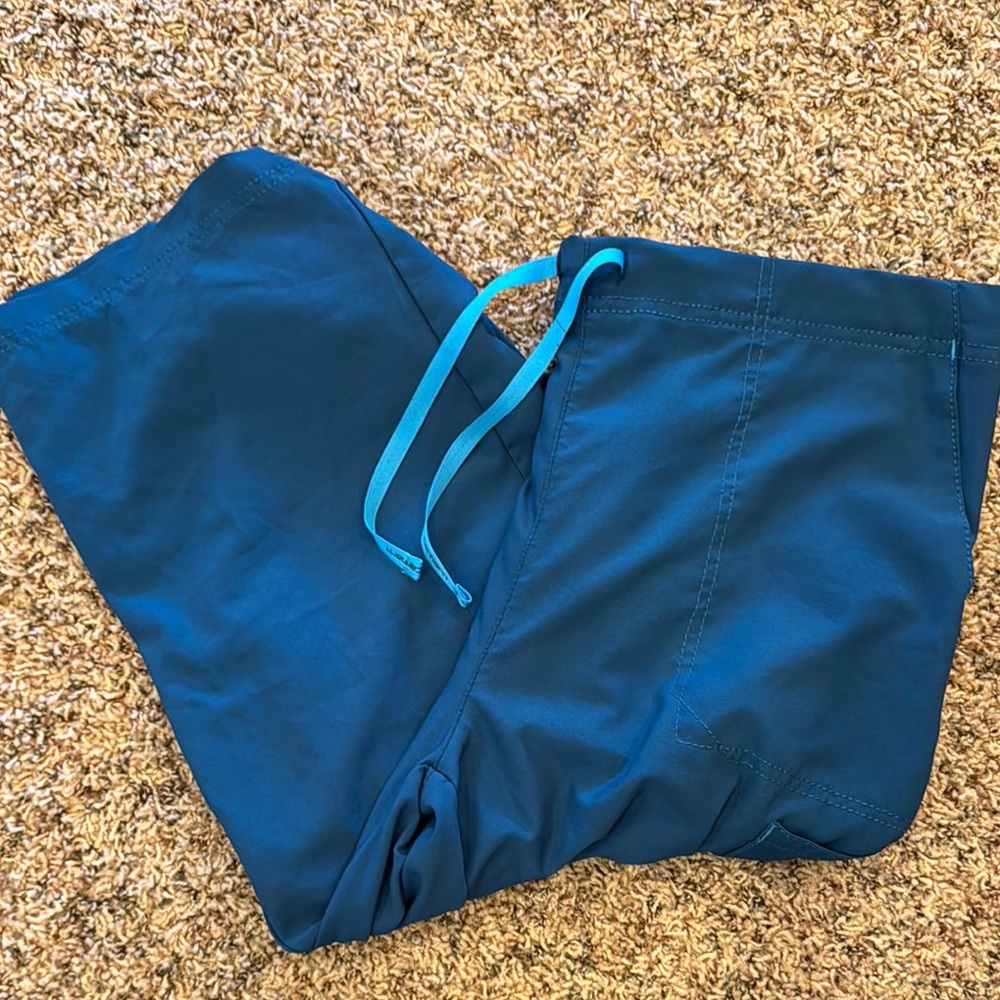 Carhartt Women’s Scrub Set